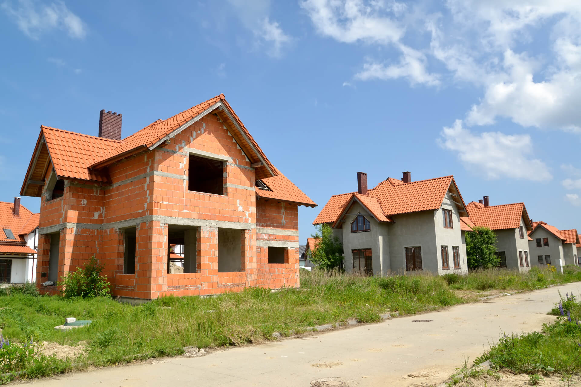 Будівництво котеджу з керамоблоку: плюси та мінуси